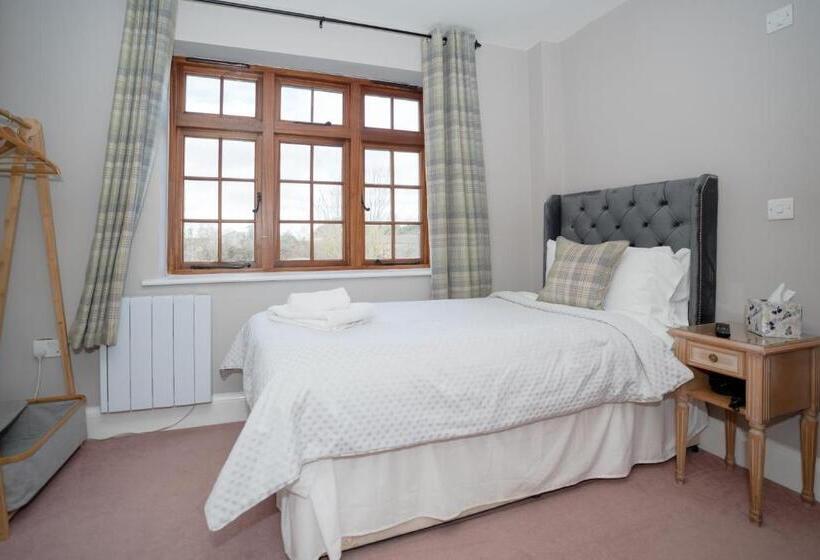 标准单人间, Tottington Manor