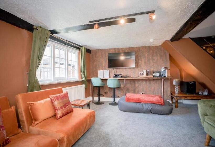 复式套房, Tottington Manor