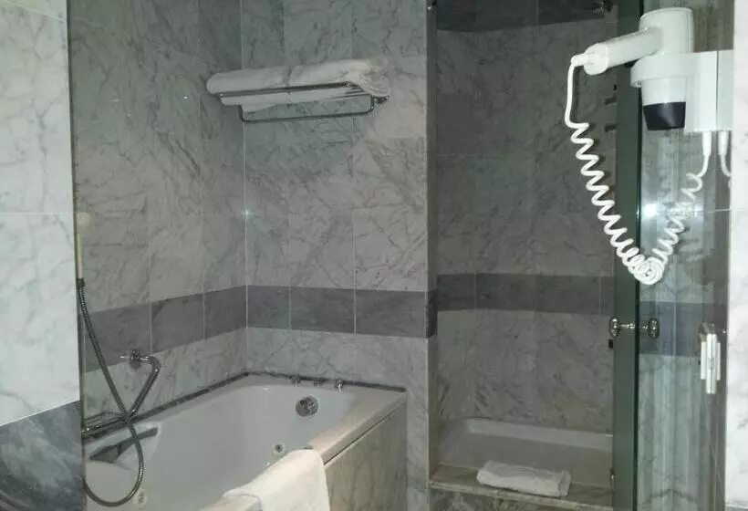 سوییت جونیور, Tower Genova Airport   Hotel & Conference Center