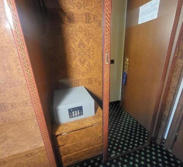 Superior Kolmen Hengen Huone, Tower Genova Airport Hotel & Conference Center