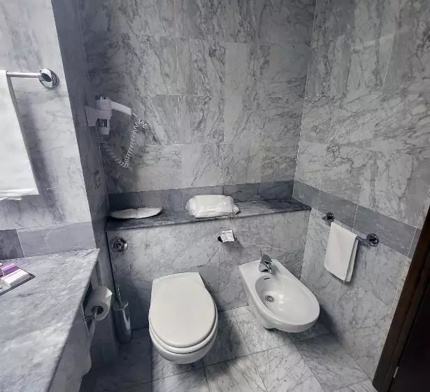 اتاق سوپریور سه تخته, Tower Genova Airport   Hotel & Conference Center