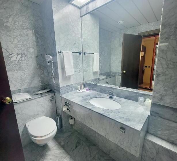 Deluxe Yhden Hengen Huone, Tower Genova Airport Hotel & Conference Center