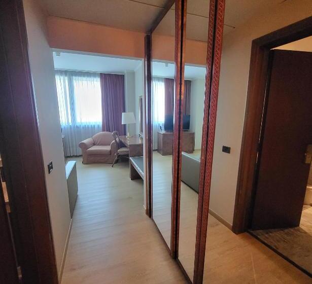 Perhejuniorsviitti, Tower Genova Airport Hotel & Conference Center