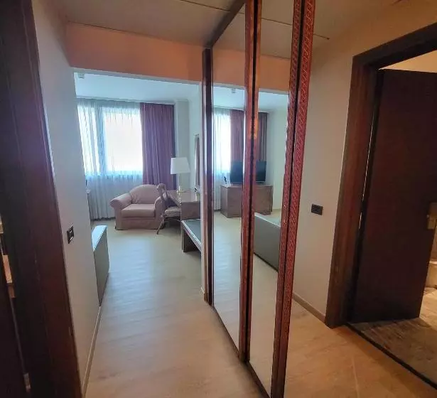سوئیت جونیور خانوادگی, Tower Genova Airport   Hotel & Conference Center