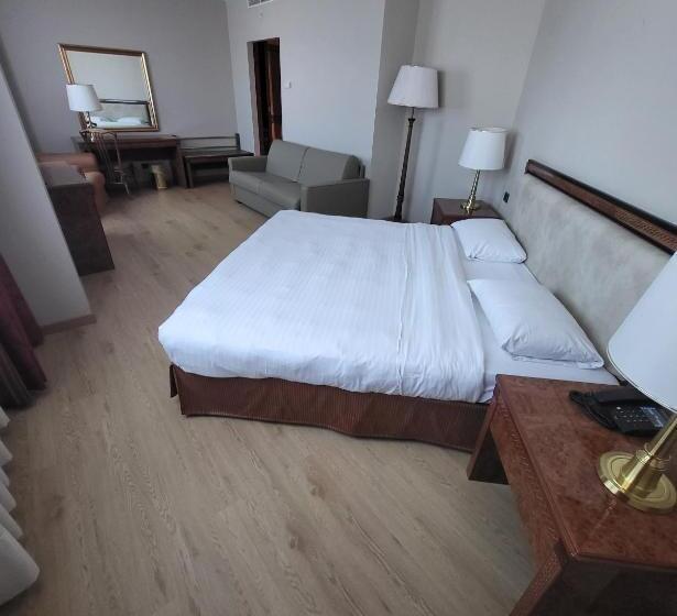 Perhejuniorsviitti, Tower Genova Airport Hotel & Conference Center