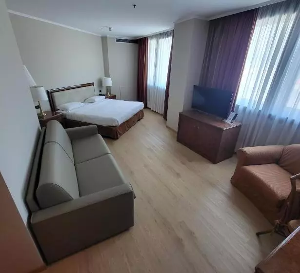 سوئیت جونیور خانوادگی, Tower Genova Airport   Hotel & Conference Center