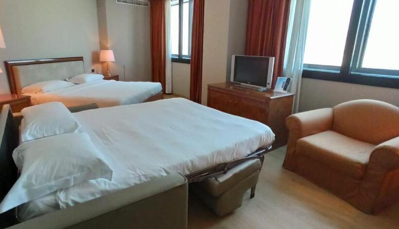 Perhejuniorsviitti, Tower Genova Airport Hotel & Conference Center