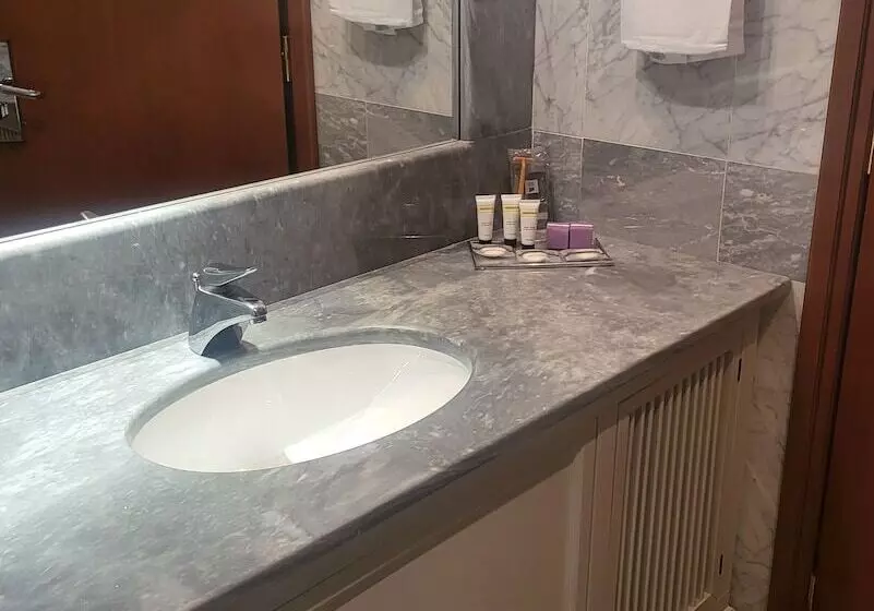 سوییت جونیور, Tower Genova Airport   Hotel & Conference Center