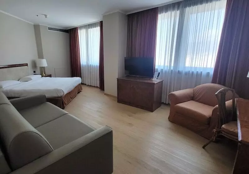 سوییت جونیور, Tower Genova Airport   Hotel & Conference Center