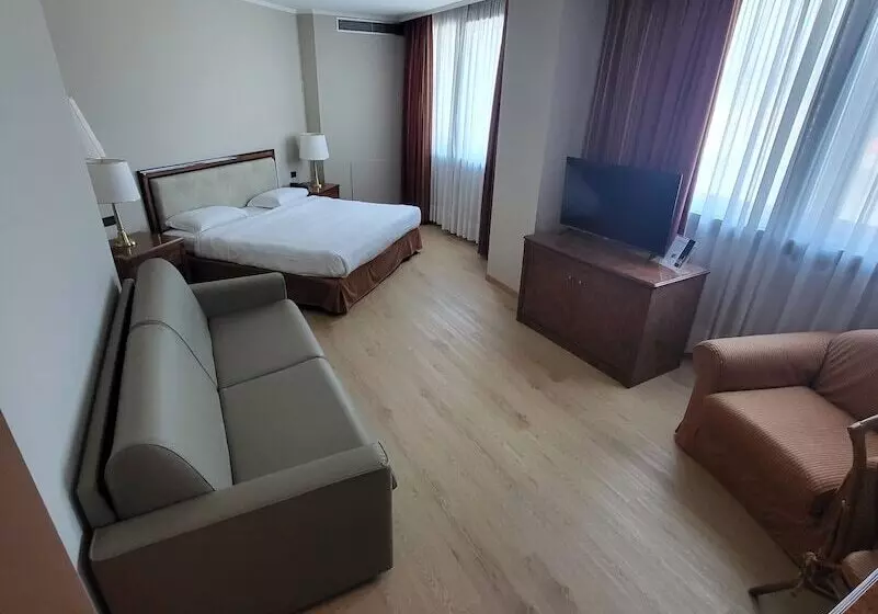 سوییت جونیور, Tower Genova Airport   Hotel & Conference Center