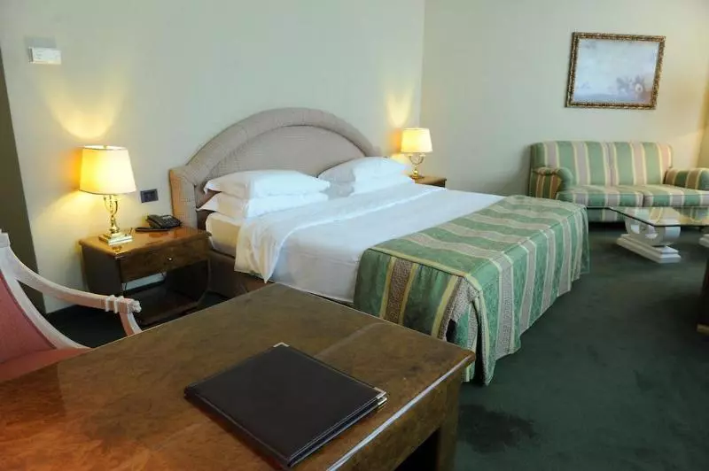 سوییت جونیور, Tower Genova Airport   Hotel & Conference Center