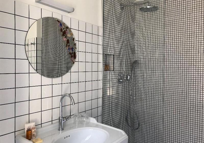 اتاق استاندارد, New Hotel Le Voltaire