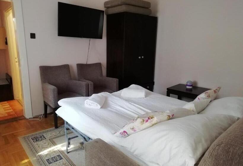 آپارتمان 2 خوابه, Centrum Panzió