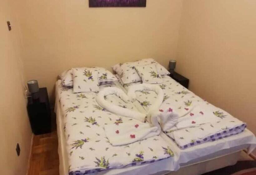 آپارتمان 2 خوابه, Centrum Panzió