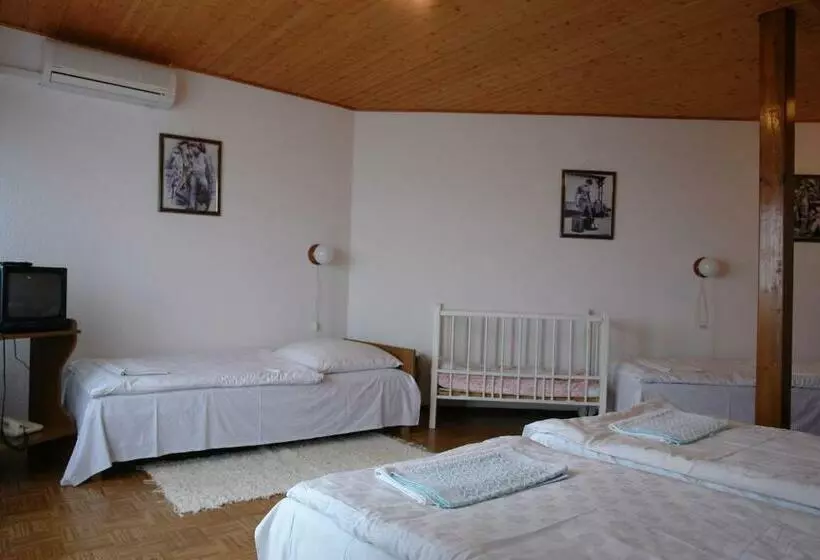 スタンダード４人部屋, Koller Panzió