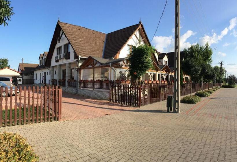 Четырехместный Номер Стандарт, Koller Panzió