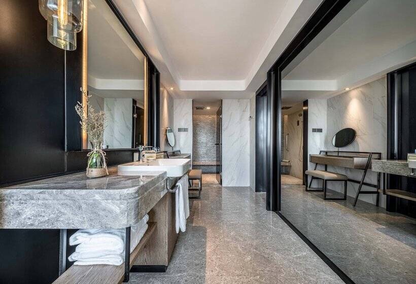 Номер Стандарт Вид на Реку, Landmark Canton