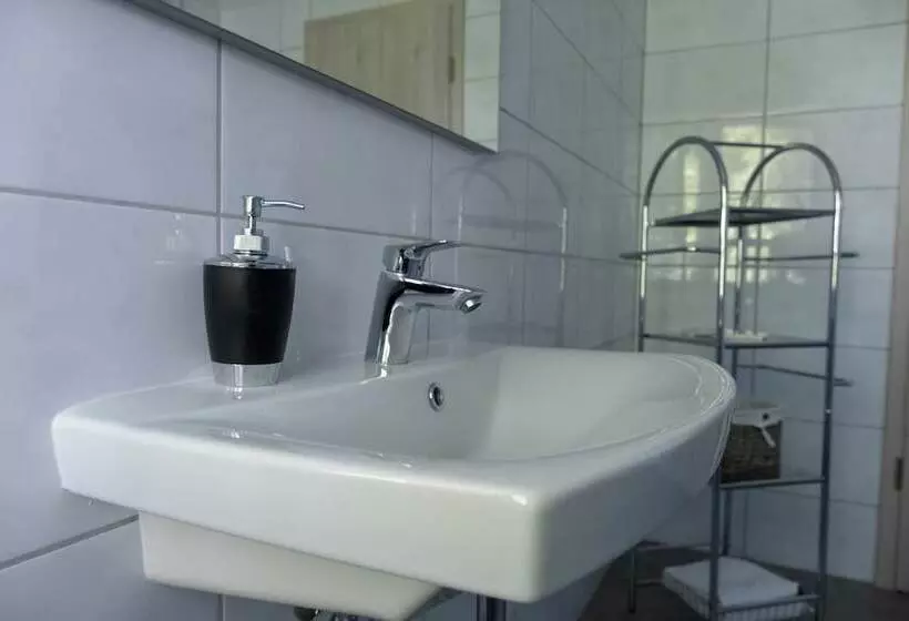Standard Kolmen Hengen Huone, Margaréta Panzió