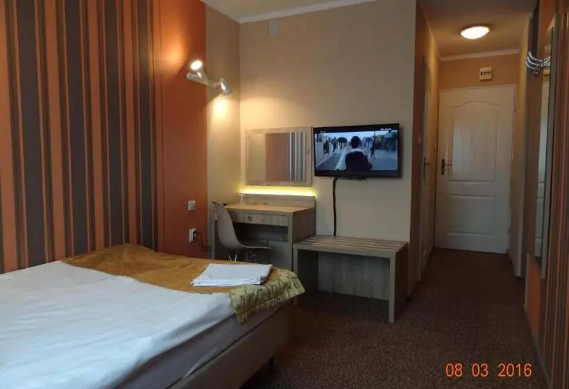 Standard Yhden Hengen Huone, Restauracja Cukropol