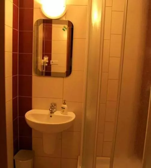Deluxe Yhden Hengen Huone, Restauracja Cukropol