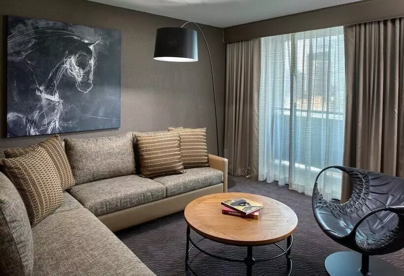 سوئیت برای معلولان, Revere Hotel Boston Common