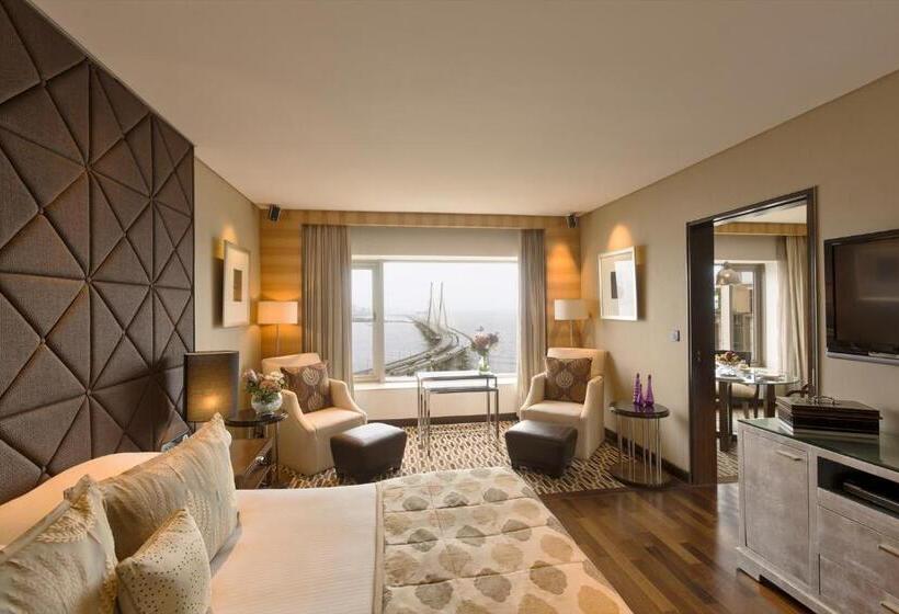 سوییت لوکس, Taj Lands End