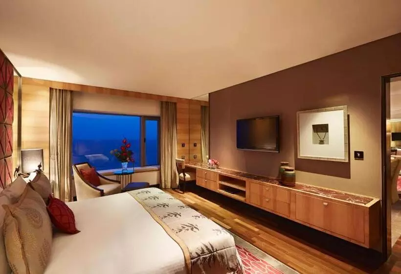 デラックススイート, Taj Lands End