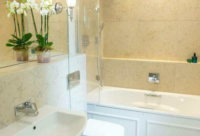 غرفة سوبيريور, The White Horse Inn