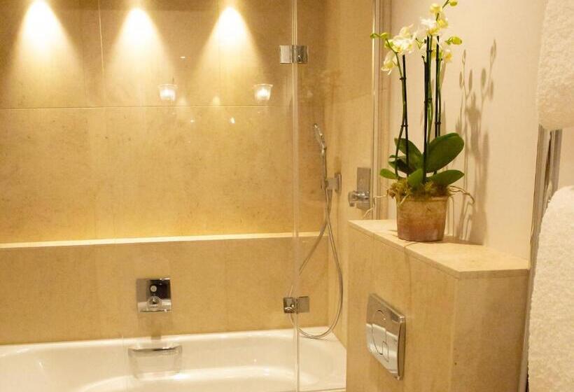 غرفة قياسية, The White Horse Inn