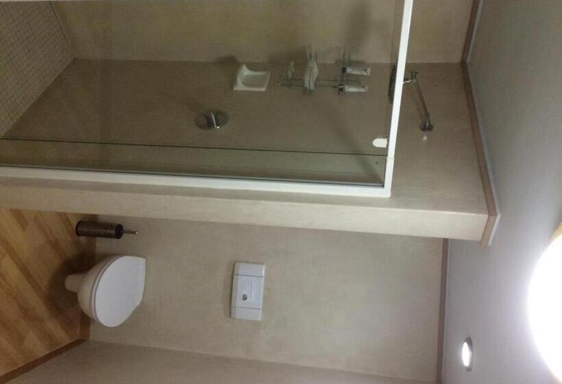 استودیوی استاندارد, Windhoek Country Club Resort