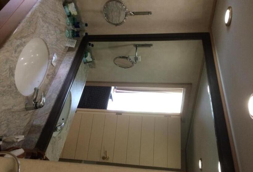 استودیوی استاندارد, Windhoek Country Club Resort