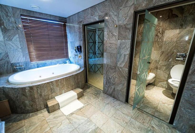 استودیوی استاندارد, Windhoek Country Club Resort