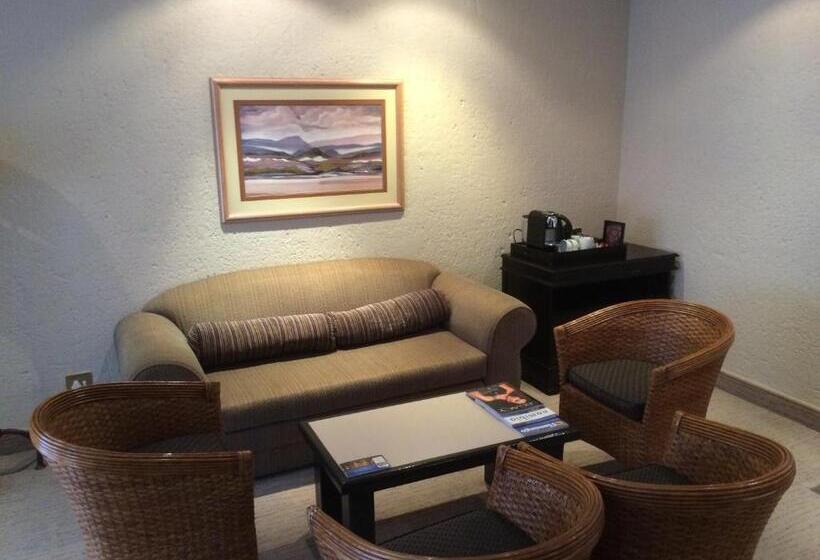 سوییت اجرایی, Windhoek Country Club Resort