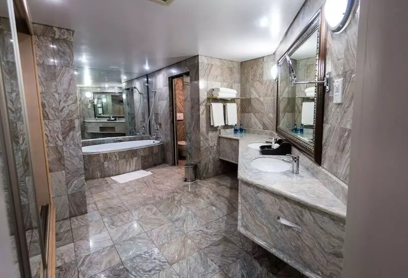 デラックススイート, Windhoek Country Club Resort
