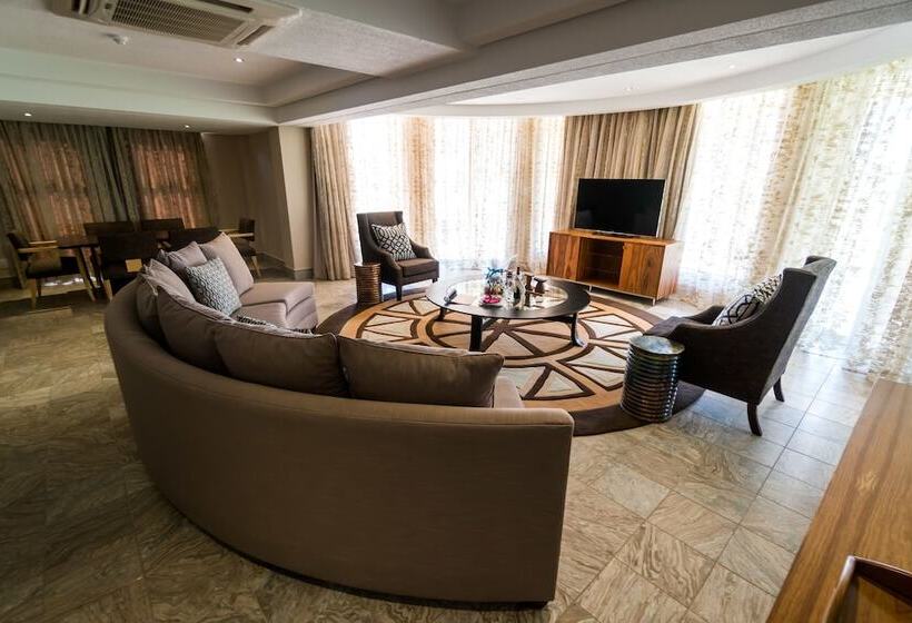 سوییت لوکس, Windhoek Country Club Resort