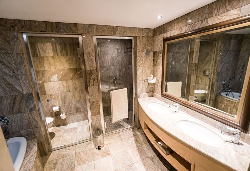 سوییت اجرایی, Windhoek Country Club Resort