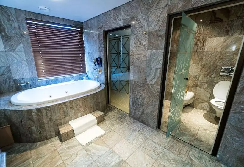 プレジデントスイートルーム, Windhoek Country Club Resort