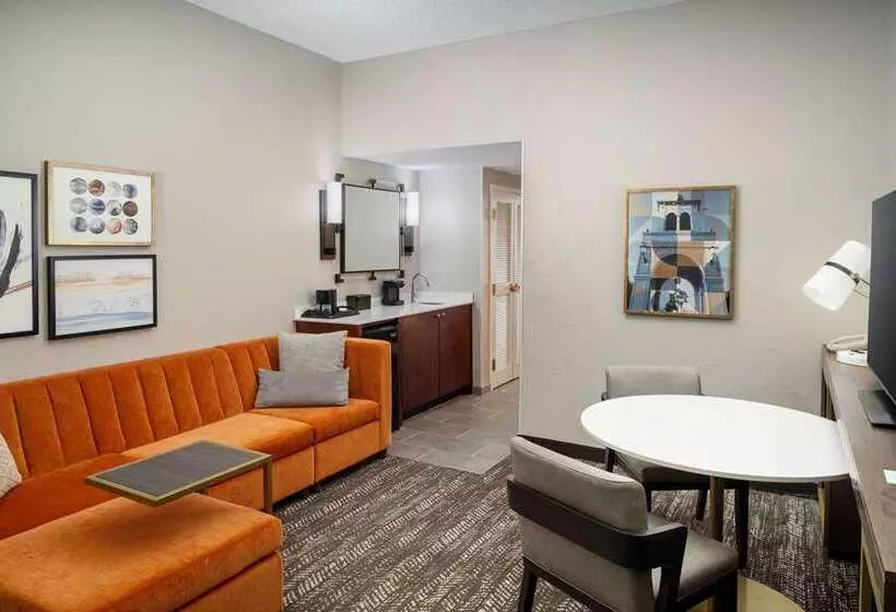 سوییت, Embassy Suites Hotel Charlotte