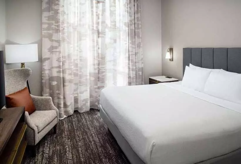 سوییت, Embassy Suites Hotel Charlotte