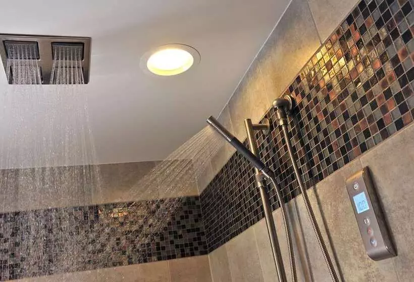 سوییت, Embassy Suites Hotel Charlotte