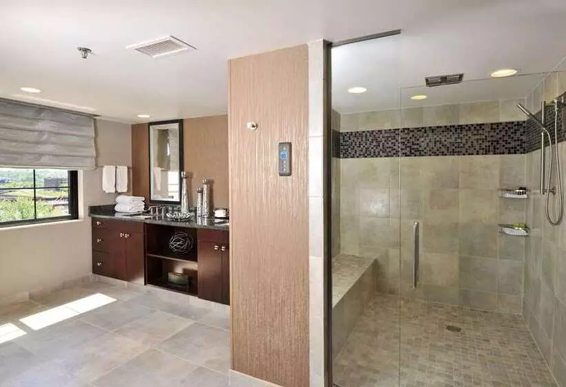 سوییت, Embassy Suites Hotel Charlotte
