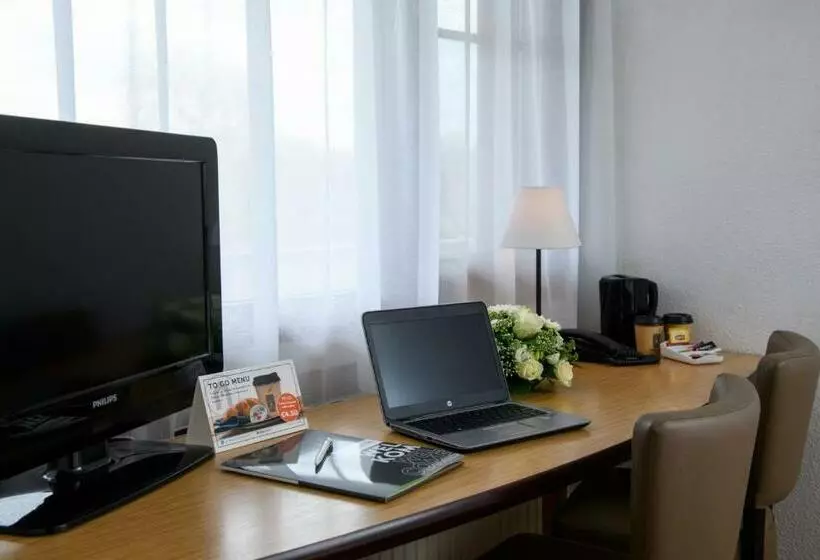 Standard Yhden Hengen Huone, Campanile Hotel & Restaurant Zwolle