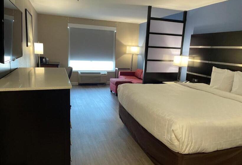 스위트 킹사이즈 침대, Clarion Pointe Atlanta Airport College Park