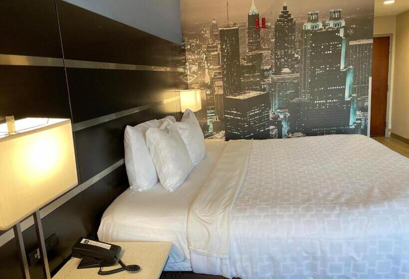 장애인을 위한 킹사이즈 침대 스탠다드 룸, Clarion Pointe Atlanta Airport College Park