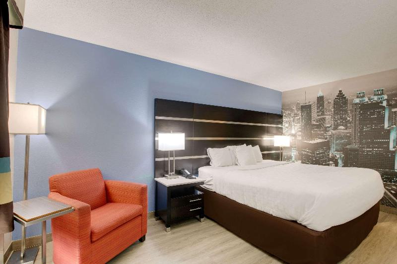 장애인을 위한 킹사이즈 침대 스탠다드 룸, Clarion Pointe Atlanta Airport College Park