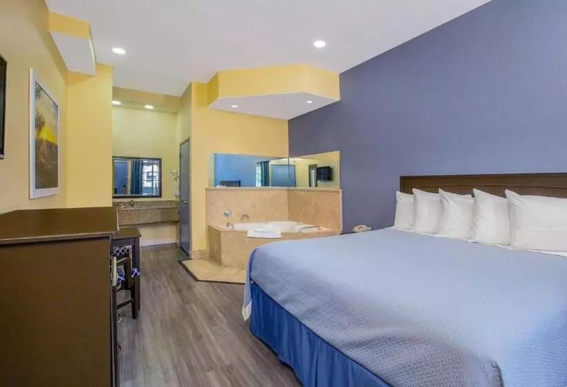 سوییت لوکس, Days Inn By Wyndham Banning Casino/outlet Mall