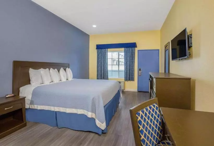 اتاق استاندارد با تخت بزرگ برای معلولان, Days Inn By Wyndham Banning Casino/outlet Mall