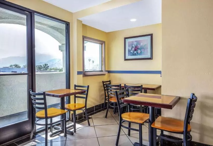 اتاق استاندارد با تخت بزرگ برای معلولان, Days Inn By Wyndham Banning Casino/outlet Mall