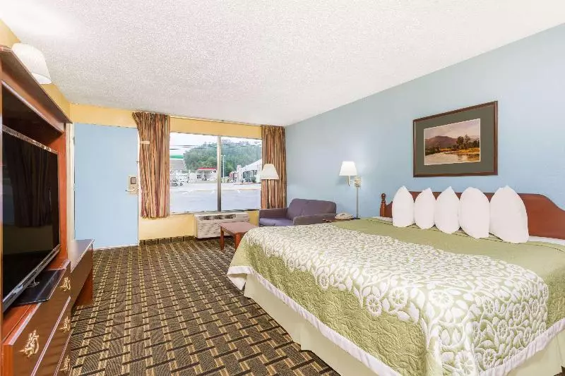 キングサイズベッドのスタンダードルーム, Days Inn By Wyndham Clayton