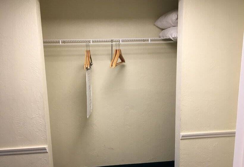 غرفة قياسية سرير مزدوج مطلة على البحر, Days Inn By Wyndham Daytona Oceanfront